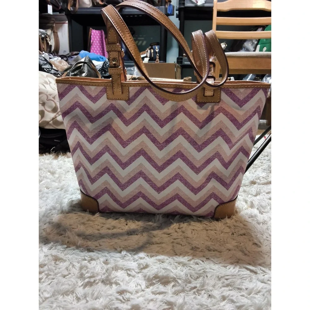 59.Dooney & Bourke Chevron Tote Bag Pink Purple Zig Zag Coated CanvasLeatherTrim